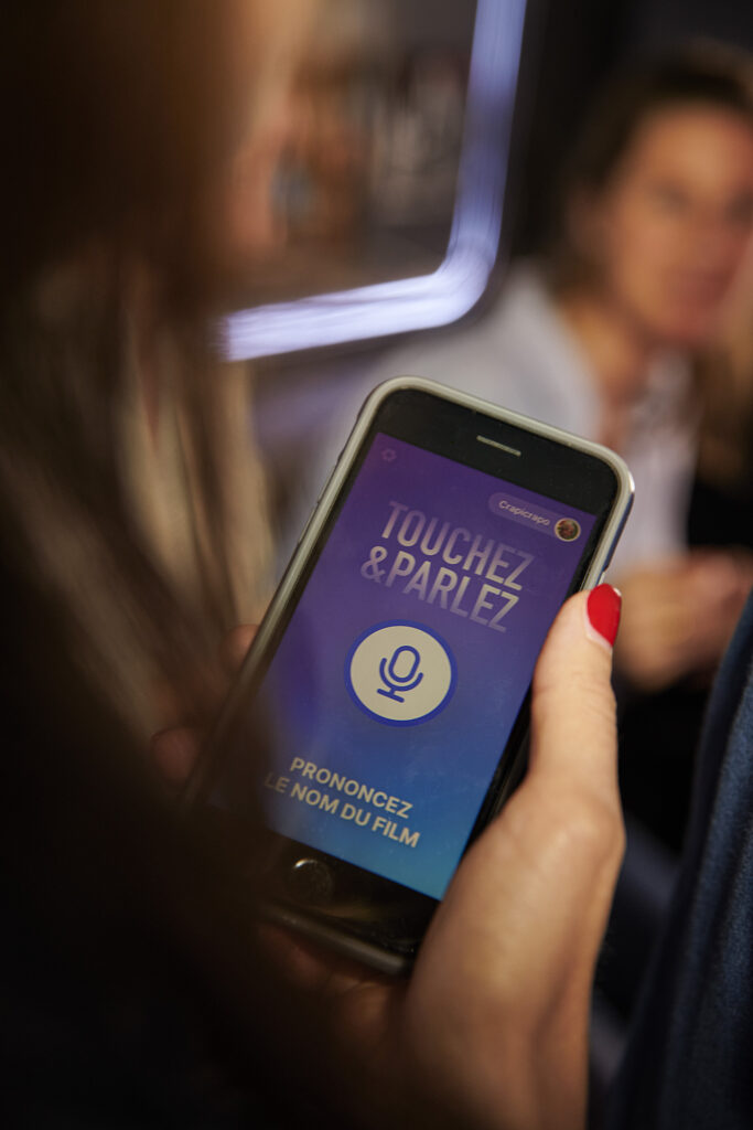 Application mobile, commande vocale pour films